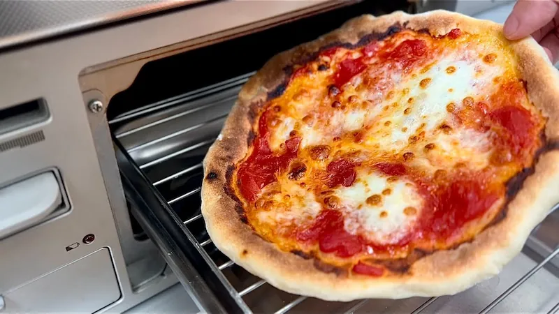 時短で石窯風！魚焼きグリルで焼く本格クリスピーピザのレシピ