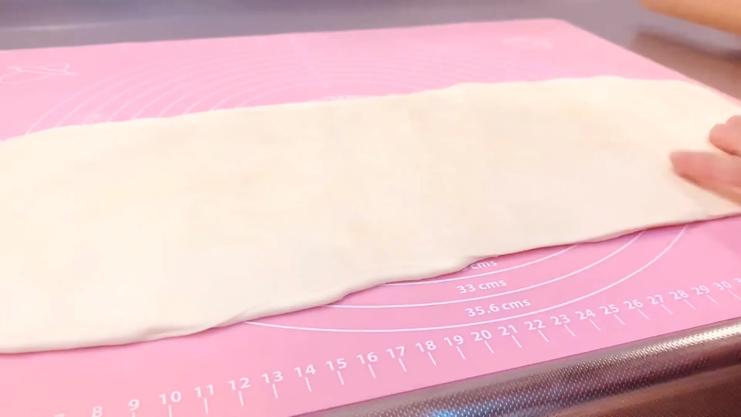 パイ生地:生地を45cmに伸ばす