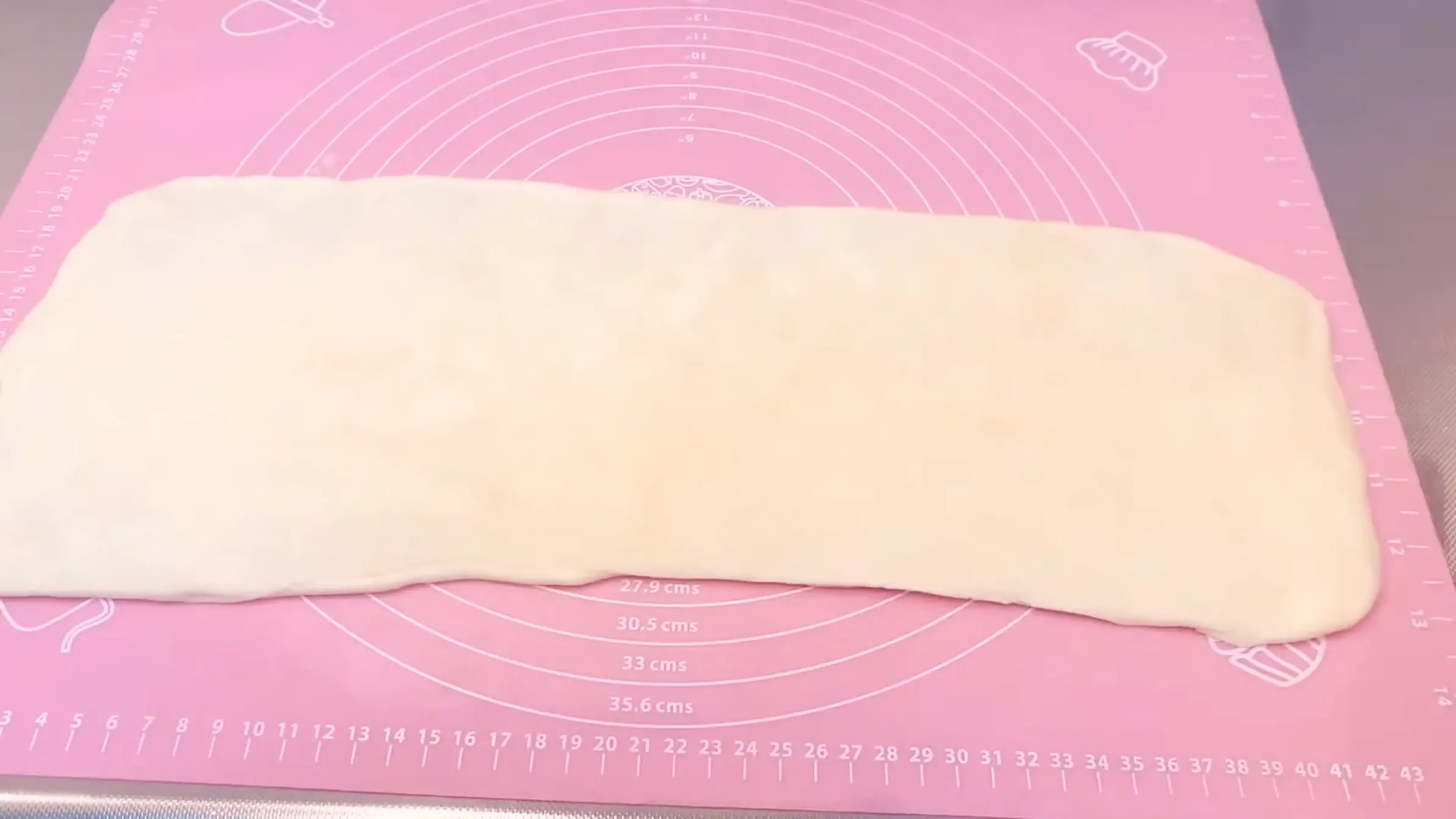 パイ生地:生地を45cmに伸ばす