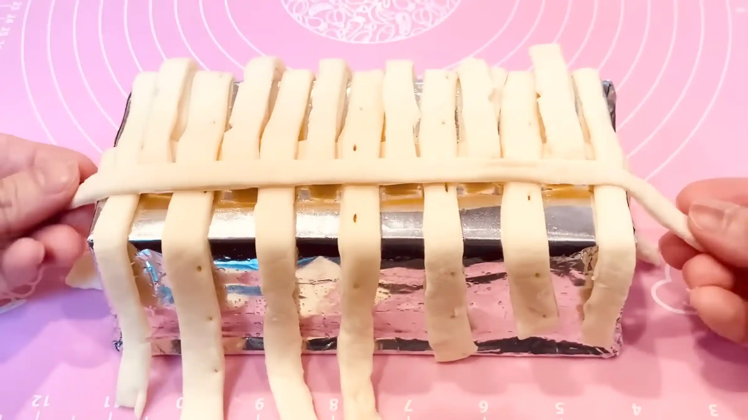 パイバスケット：1㎝幅の生地をおく