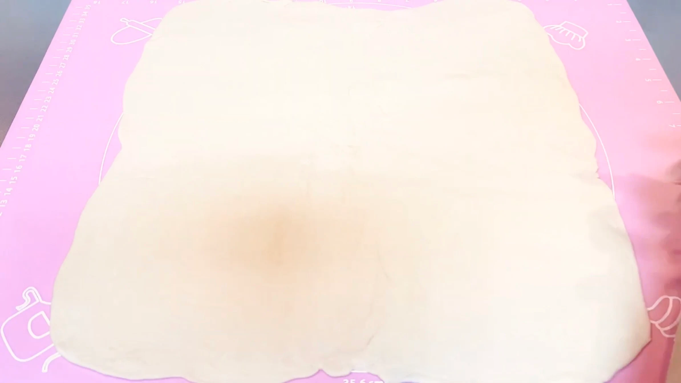 クロフィン:生地を30cm×30cmに伸ばす