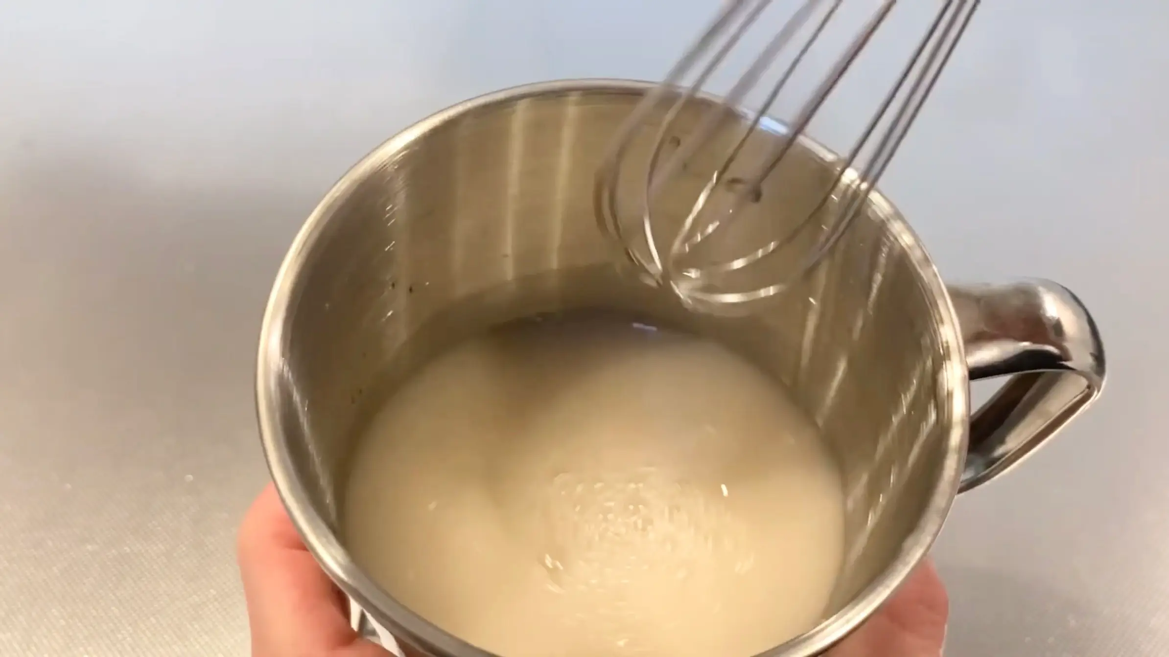 簡単バゲット:ぬるま湯にドライイーストを溶かす