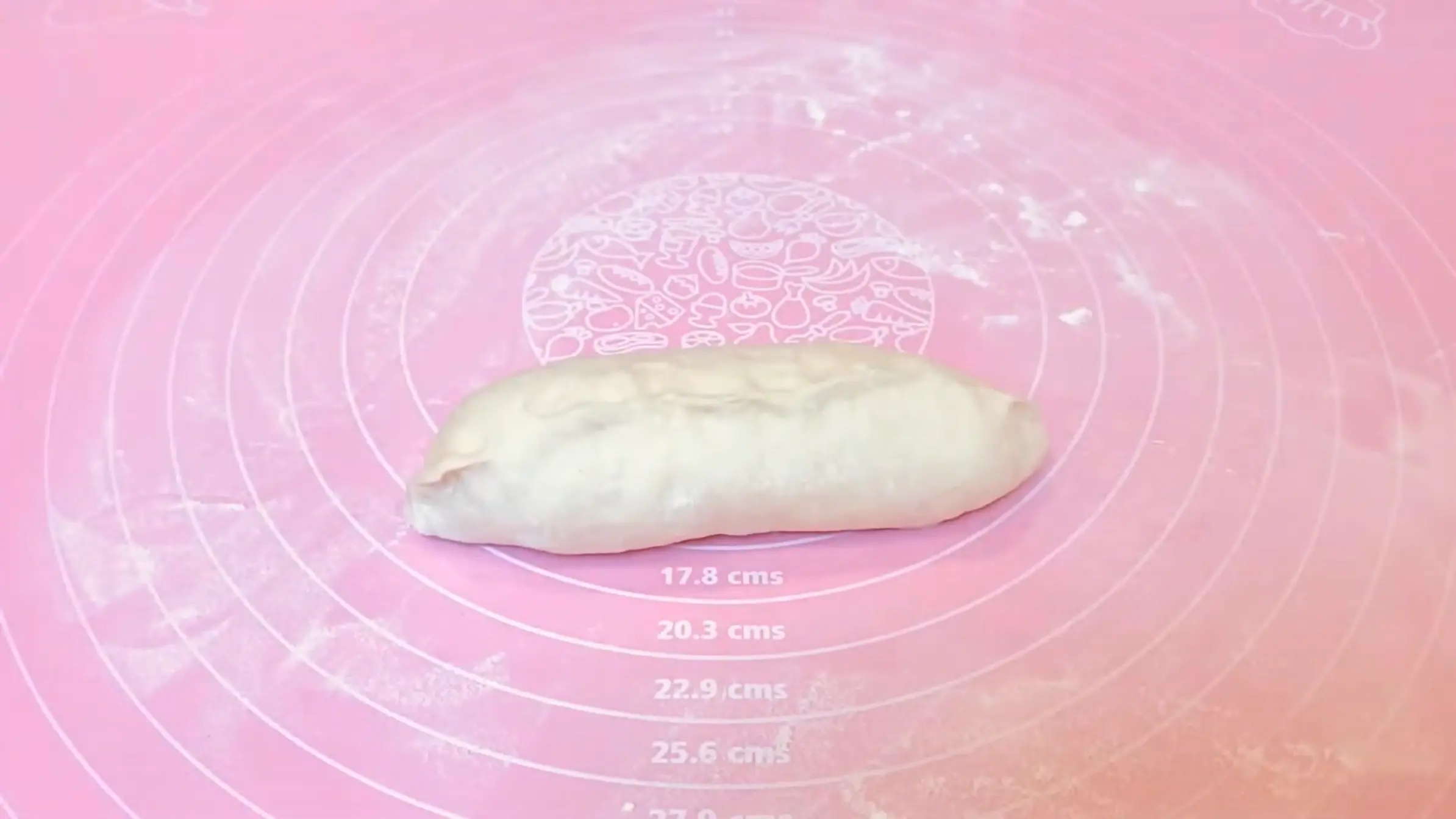 ラウゲンシュタンゲ：生地を張らすように端と端をくっつける