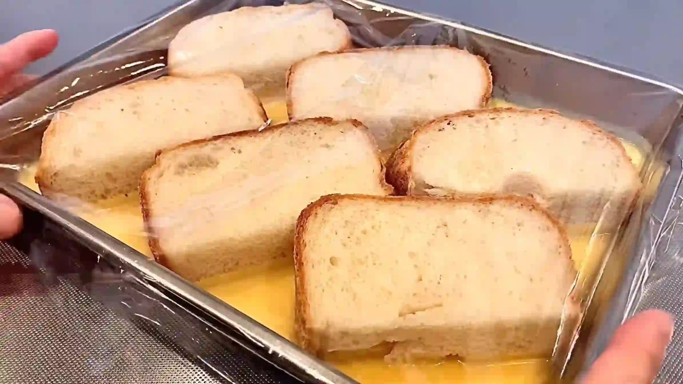 フレンチトースト:食パンを好きな形にスライスし、卵液につけて常温で10分おく(夏場は冷蔵してください)