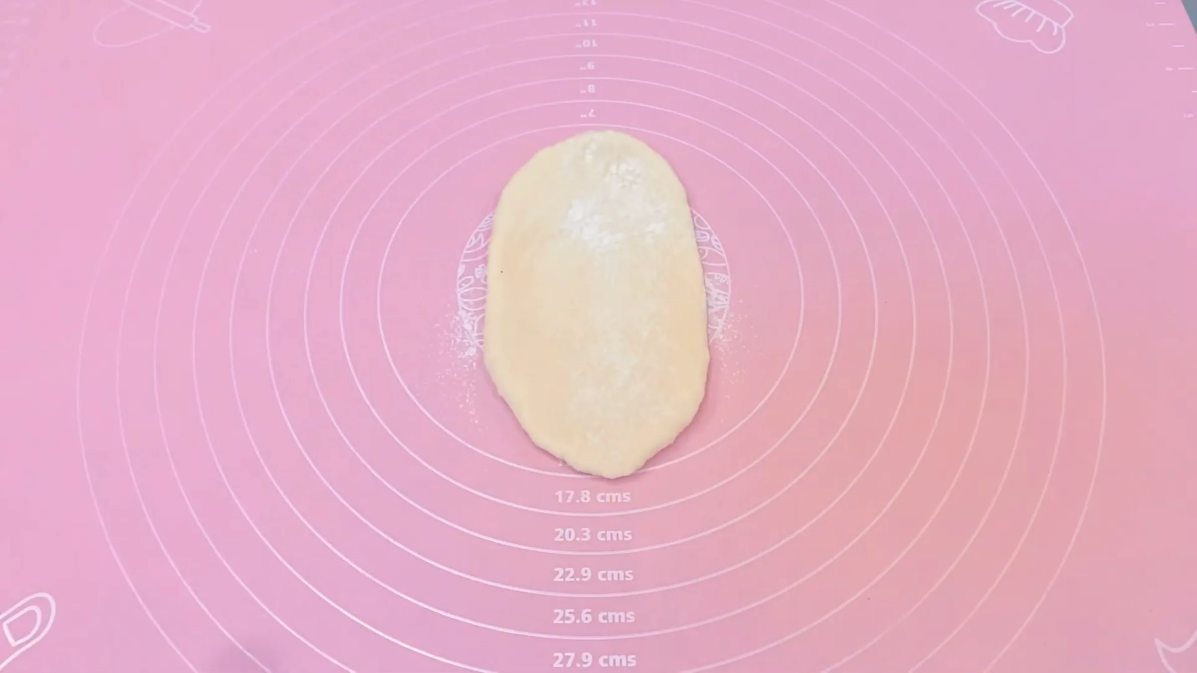 和風ドーナツ:生地をめん棒で15㎝に伸ばす