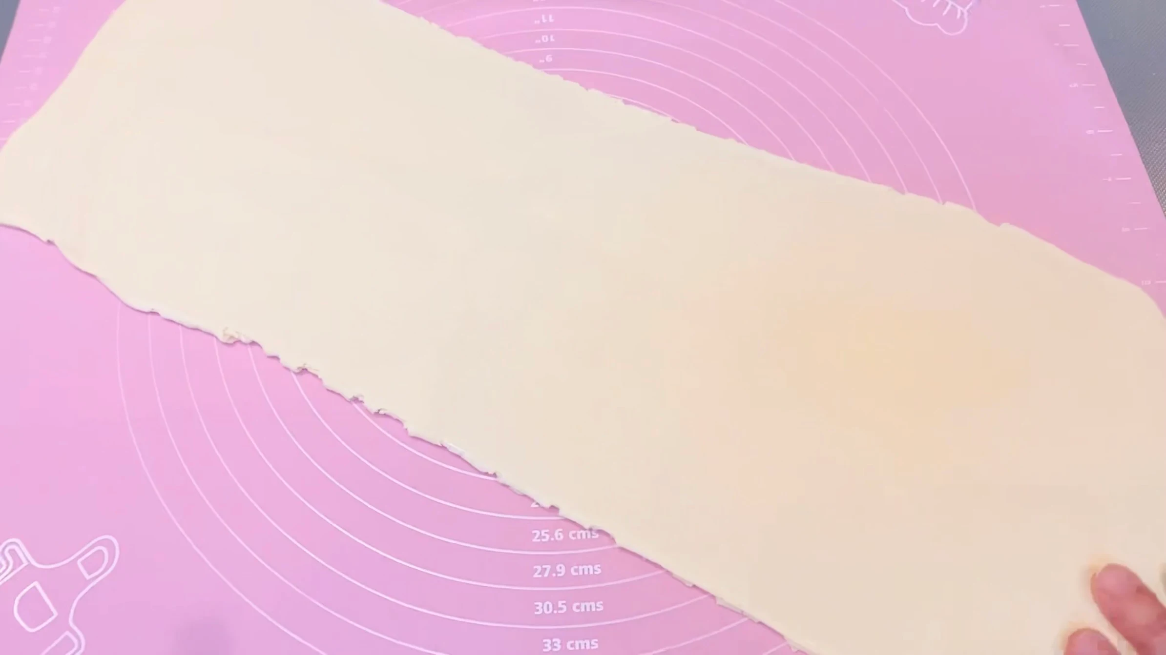 ニューヨークロール:生地を20㎝×50㎝に伸ばす