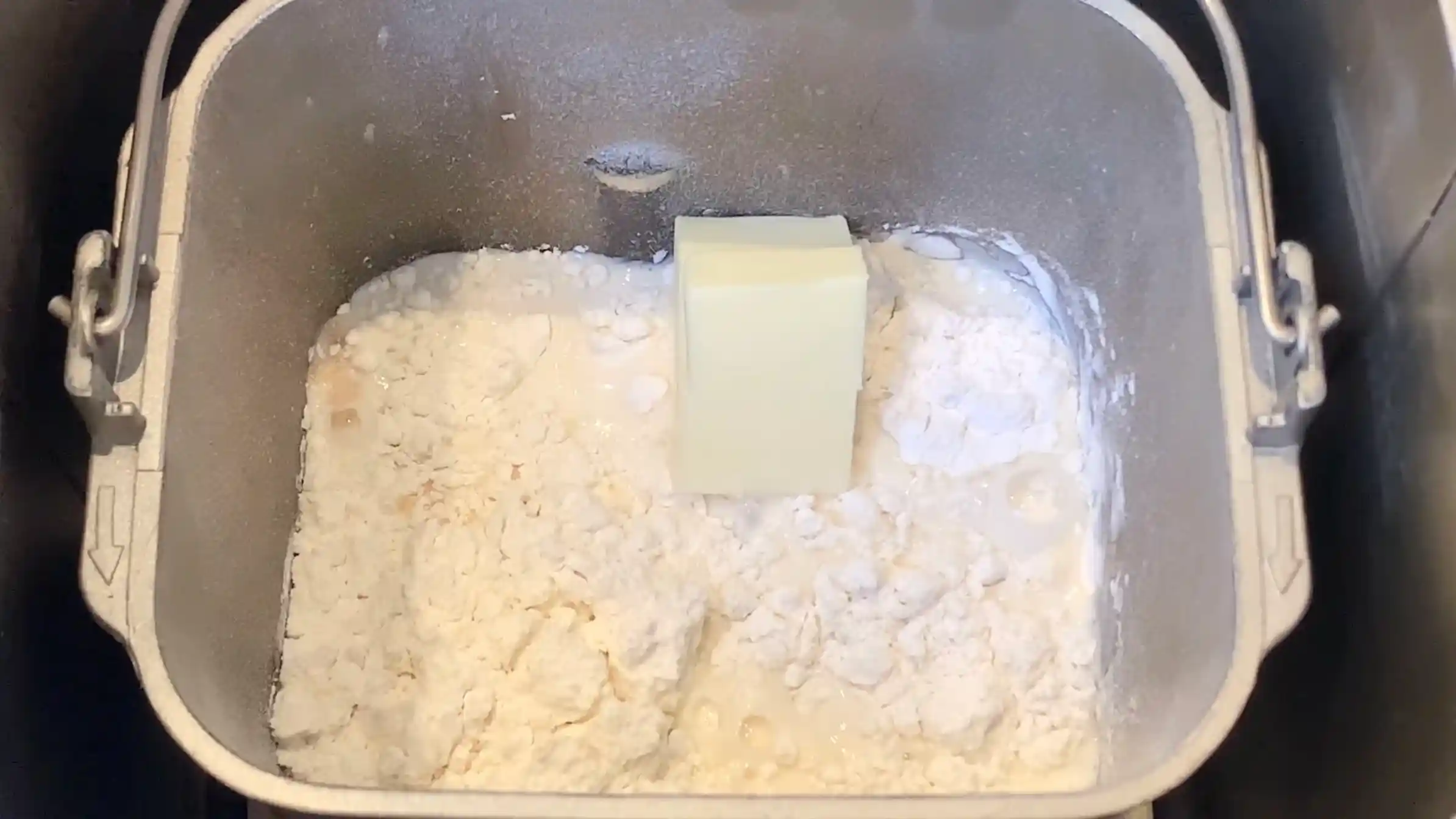 苺タルトパン：ホームベーカリーで生地を作る