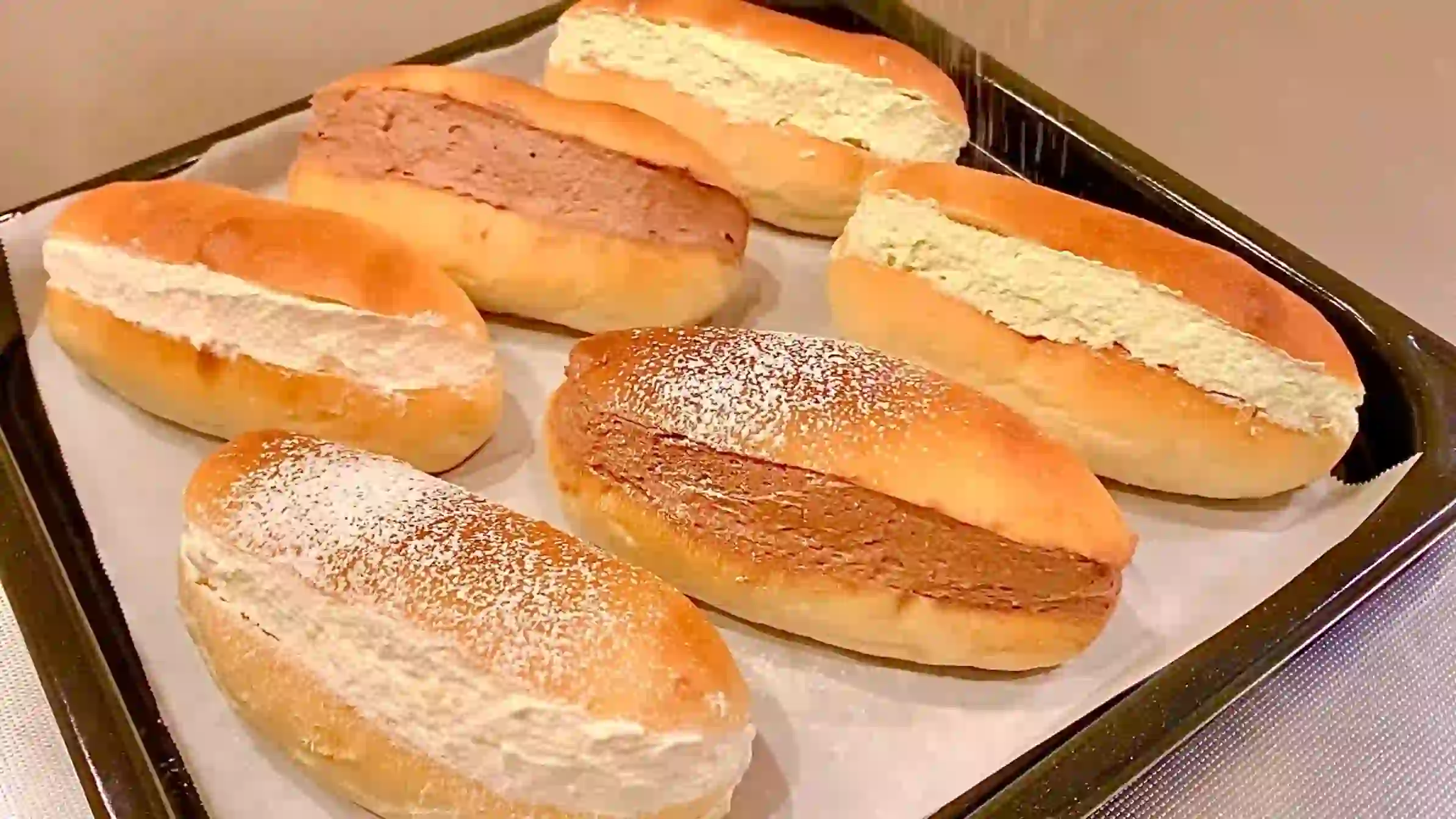 じゃりパン：仕上げに砂糖をふる