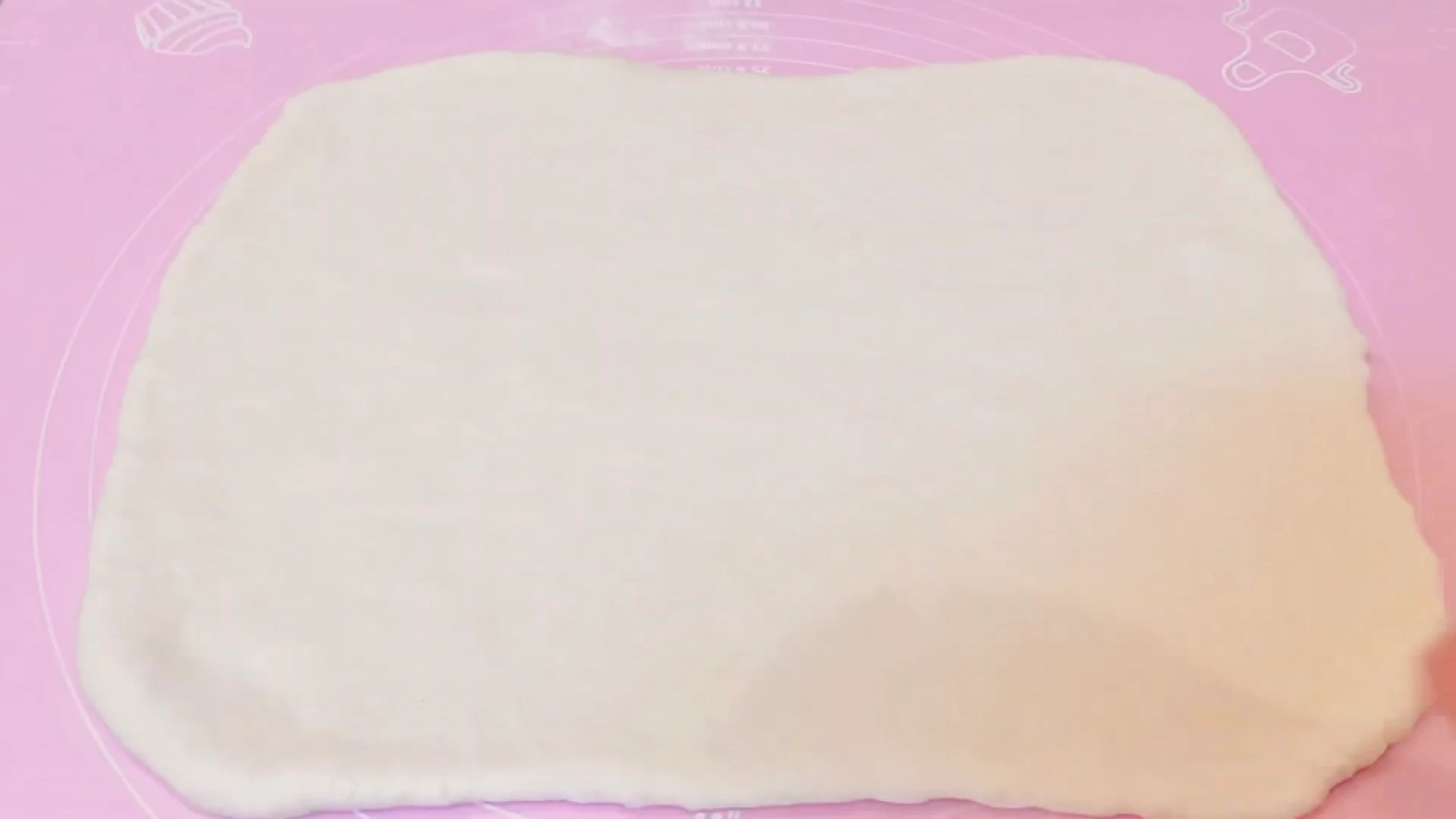 コルネッティ:生地を20㎝×25㎝に伸ばす