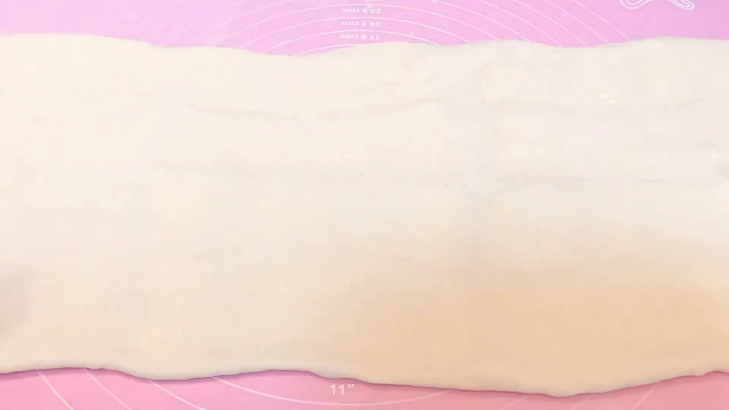 コルネッティ:生地を25㎝×45㎝に伸ばす