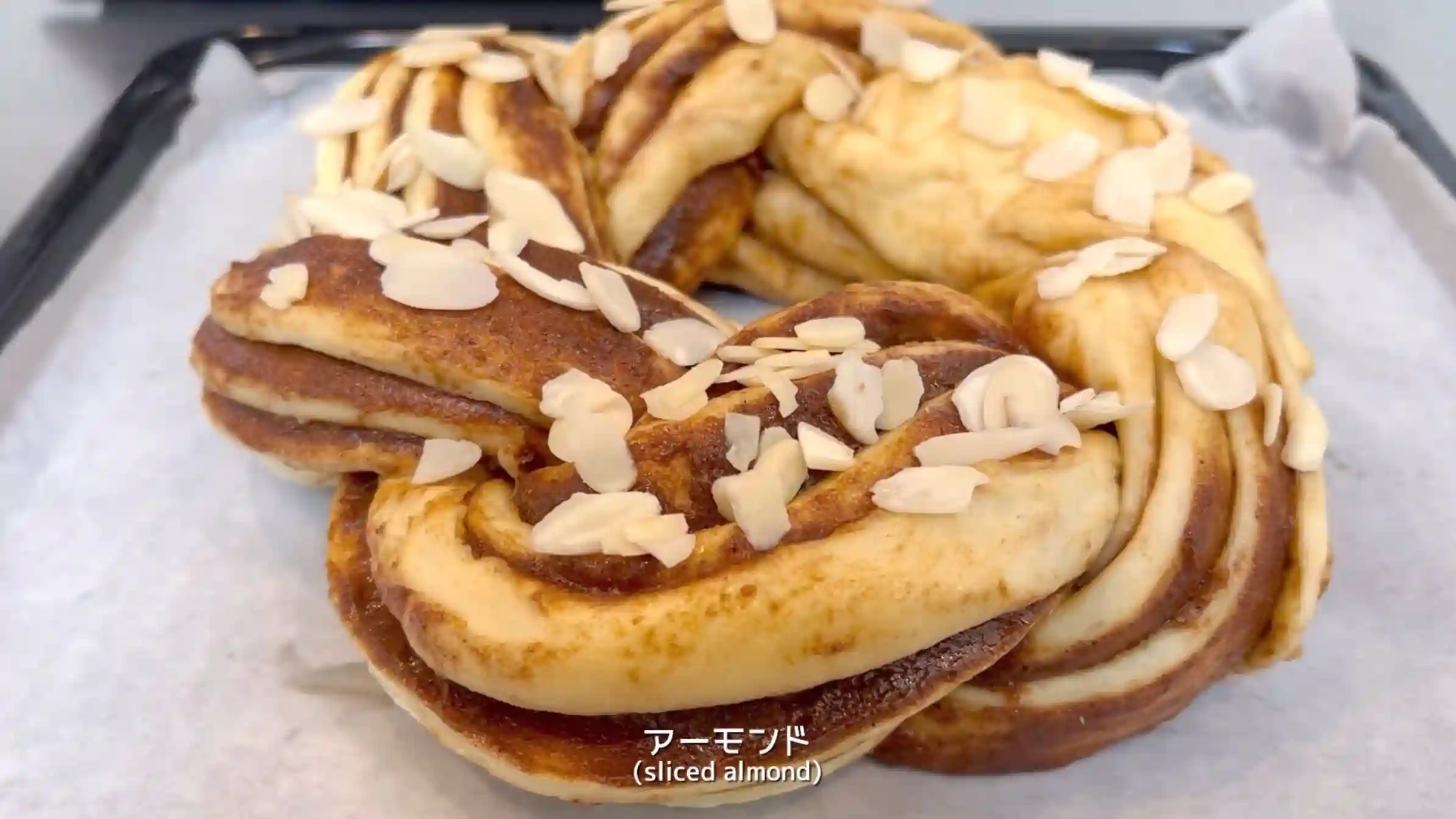 コーヒーシナモンバブカ:アーモンドをかける