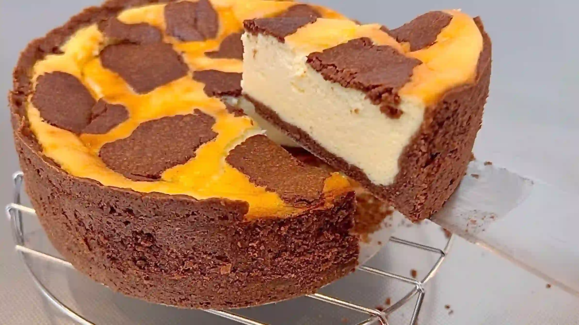 ロシア風ツップフクーヘン:ケーキが冷めたら型から出す