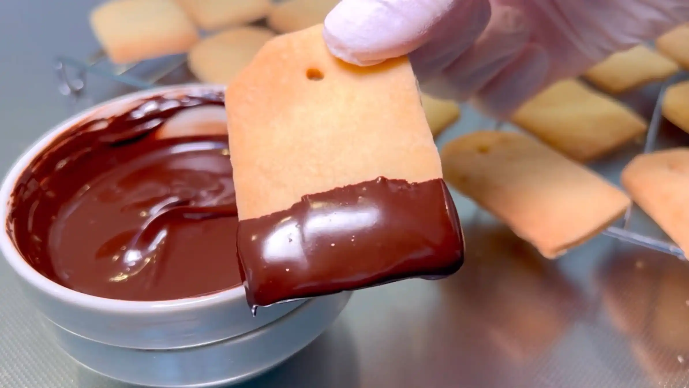 ティーバッグクッキー:チョコでコーティングする