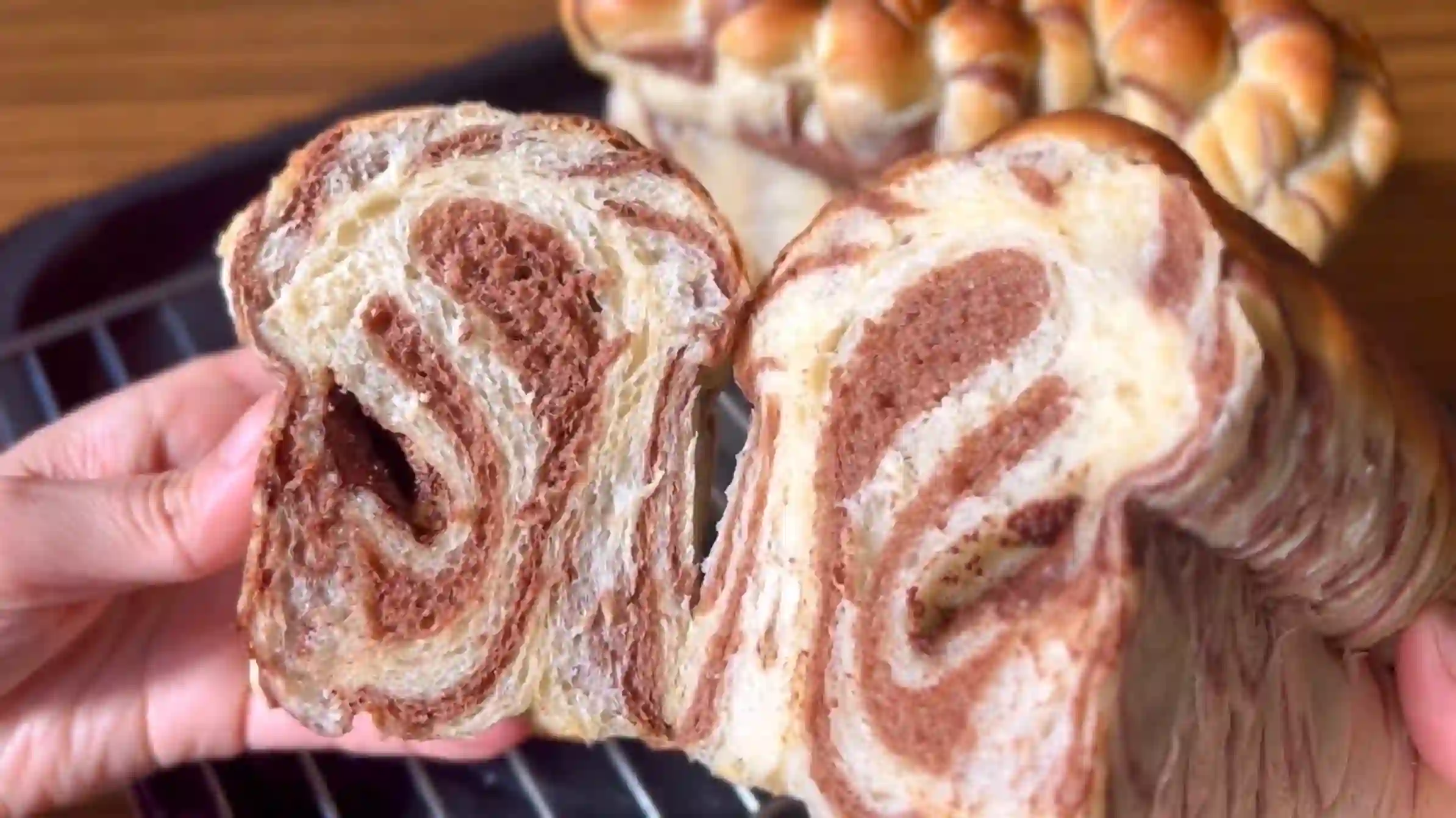マーブル食パン:オーブン190℃で30分焼く