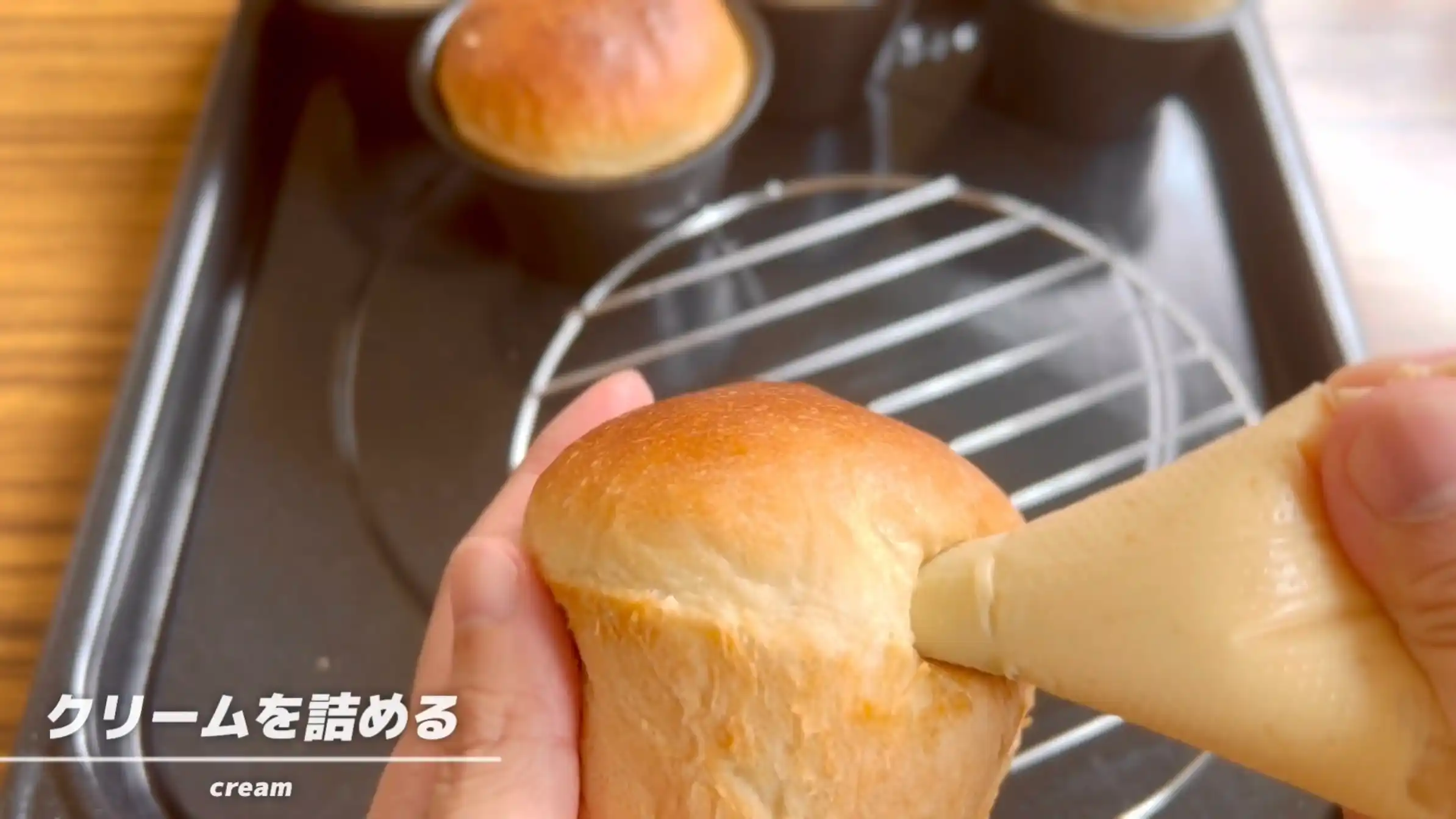 鯛焼きパン:カスタードクリームを詰める