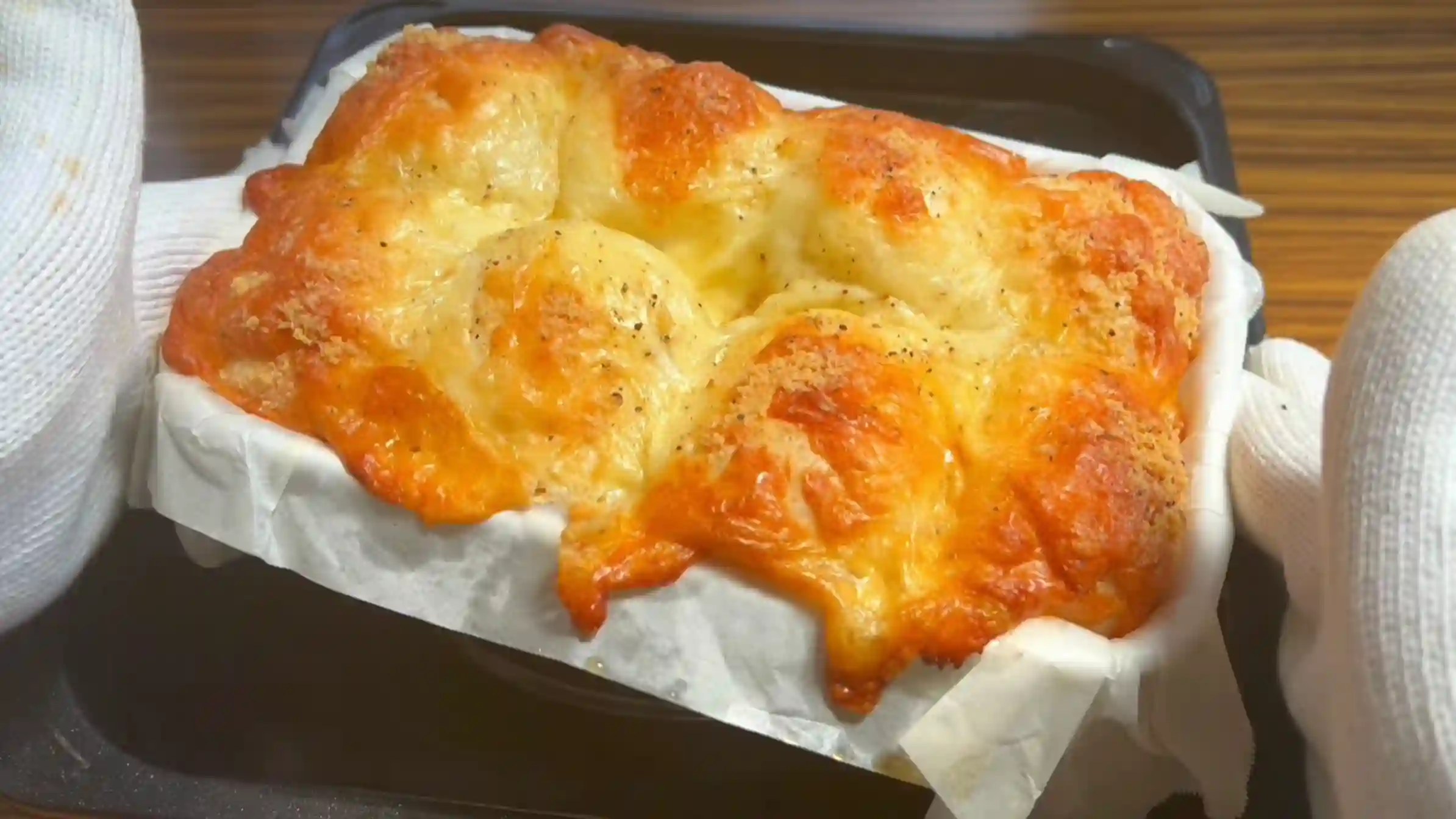 ペッパーチーズパン:オーブン210℃で30分焼く(型に入れない場合は180℃20分くらい焼く)