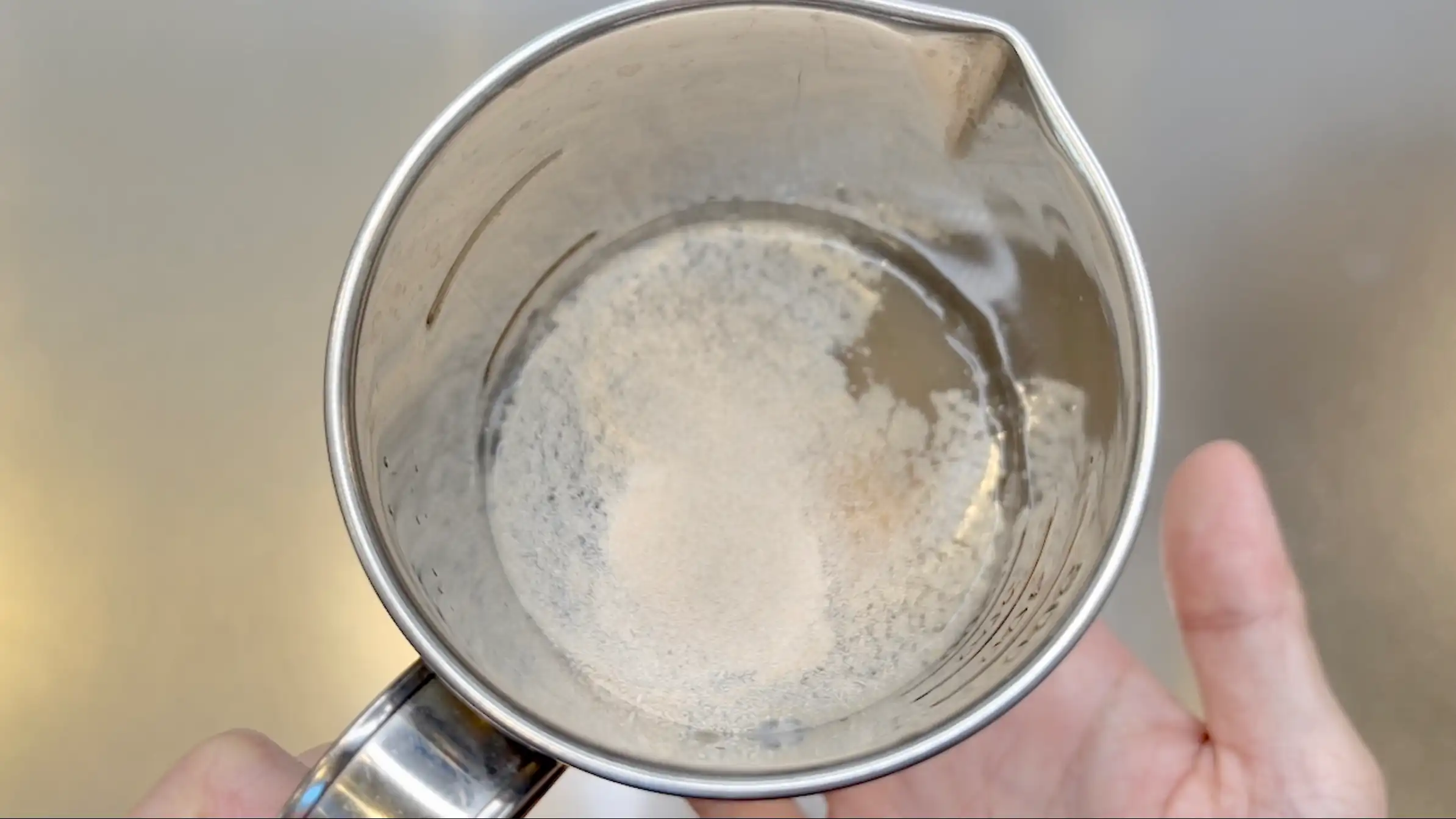シナモンロール：仕込み水を作る