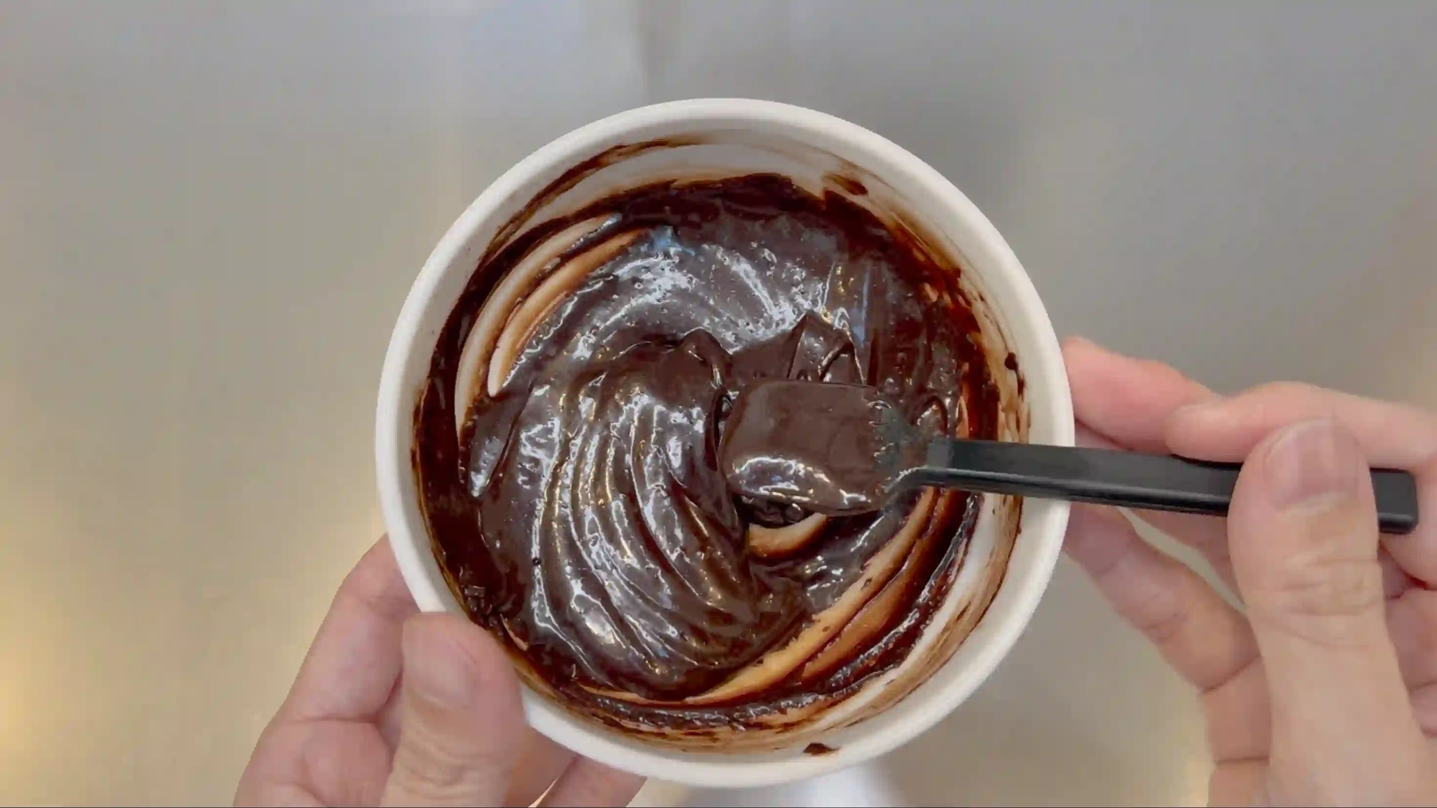 チョコレートバブカ:バターを加えて混ぜる